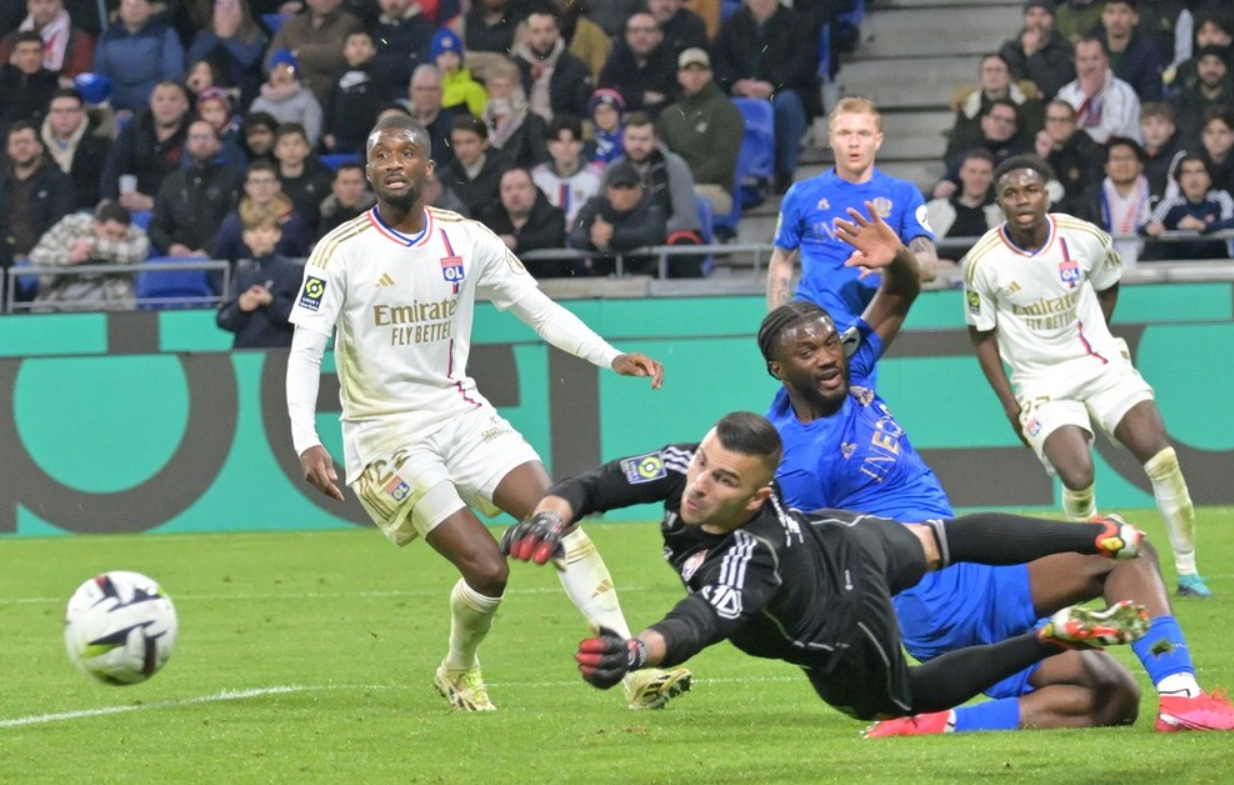 金年会体育平台-转会期法国杯传出新动向，尼斯豪取连胜，管理层表态：话题不断，赛季目标并未改变的简单介绍